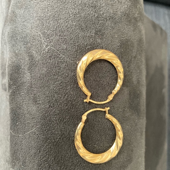 Textured oval hoops - Picture 1 of 2